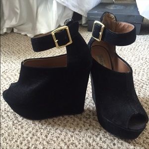 6.5 Steve Madden "Kalypsso" Black Platform Wedges